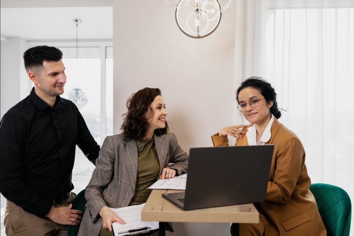 An Omni advisor going over plan options with a couple at a table